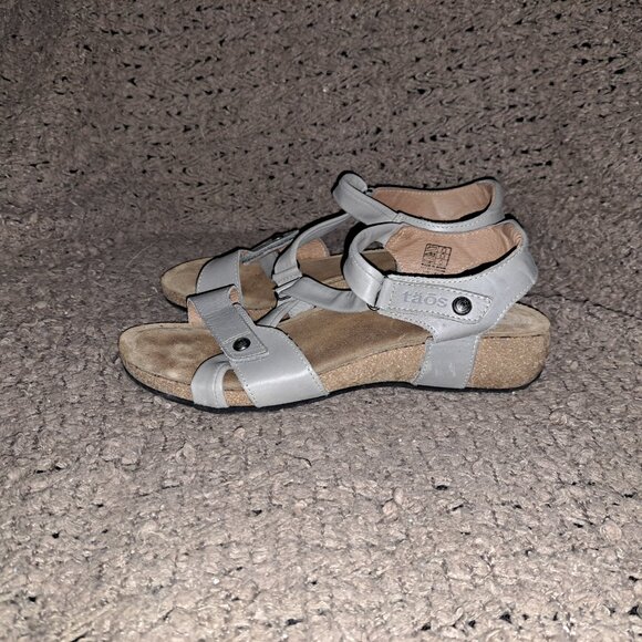TAOS-Universe-Soft Gray Leather Strappy Sandal-Hook/Loop-Sz 41/10/10.5-Excellent - Picture 2 of 8